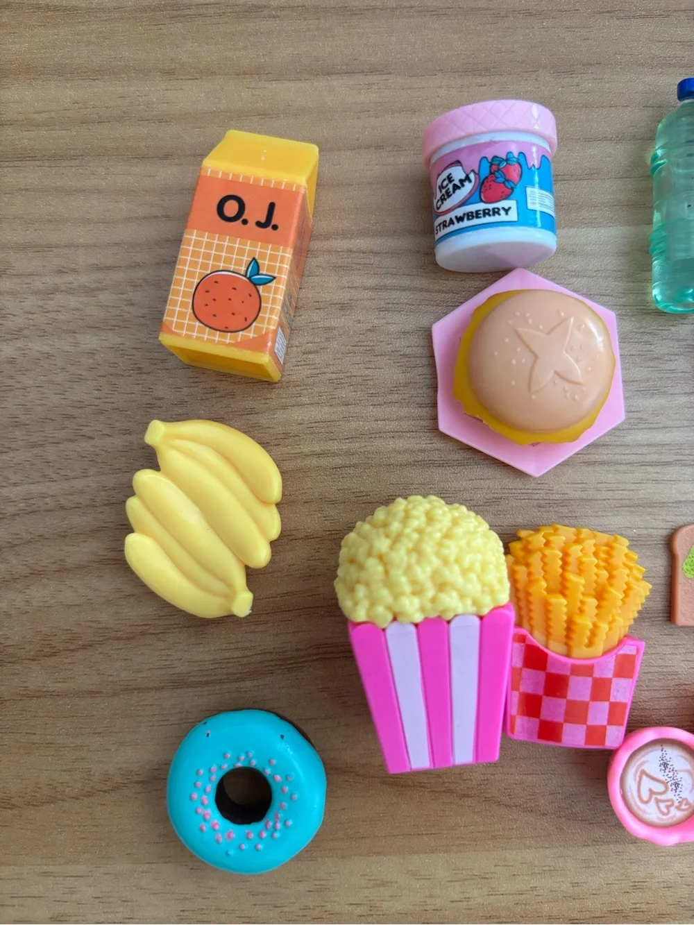 lol surprise dolls Toy Play Food Set - Bright Plastic Fast Food Pieces